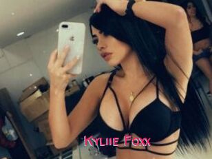 Kyliie_Foxx